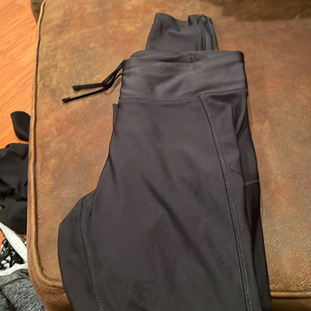 Under Armour athletic pant black size medium heat gear compression
